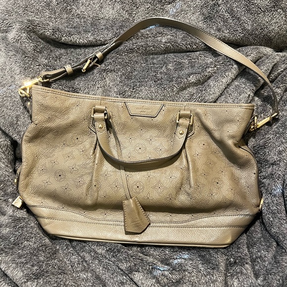 Louis Vuitton Purse - Picture 16 of 16